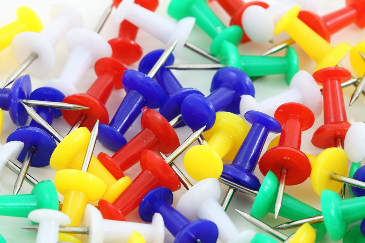 Pins o tachuelas para pizarra de corcho