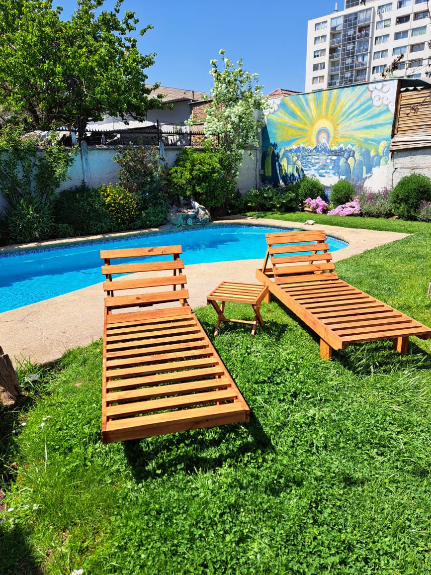 Reposera Reclinable De Madera Y Mesita Lateral